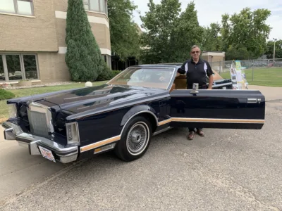 Longtime fan views Elvis' former car